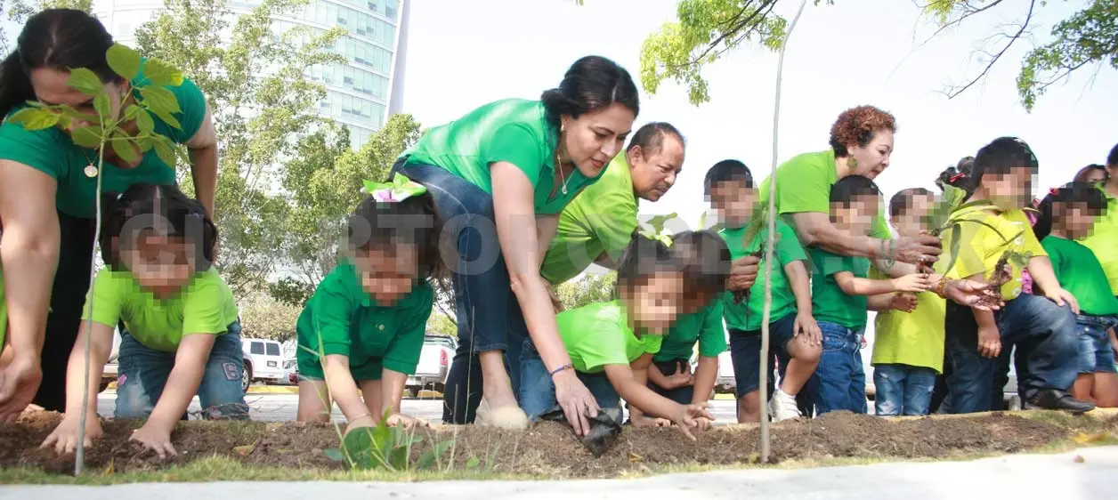 Realizan niños del Cendi campaña de reforestación