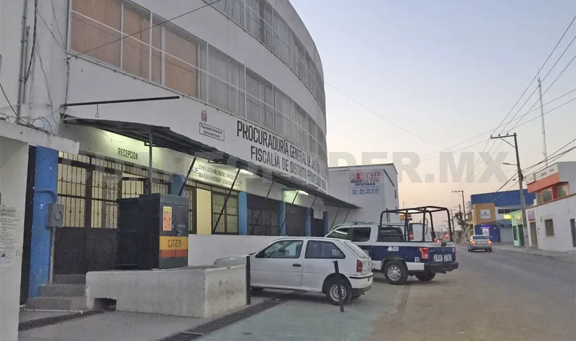 Canino ataca a policía en arresto de su dueño