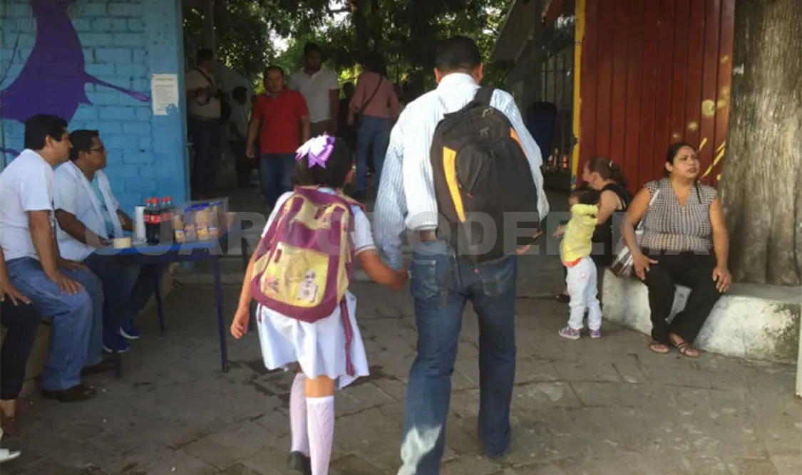 Regresan todos a clases tras periodo vacacional