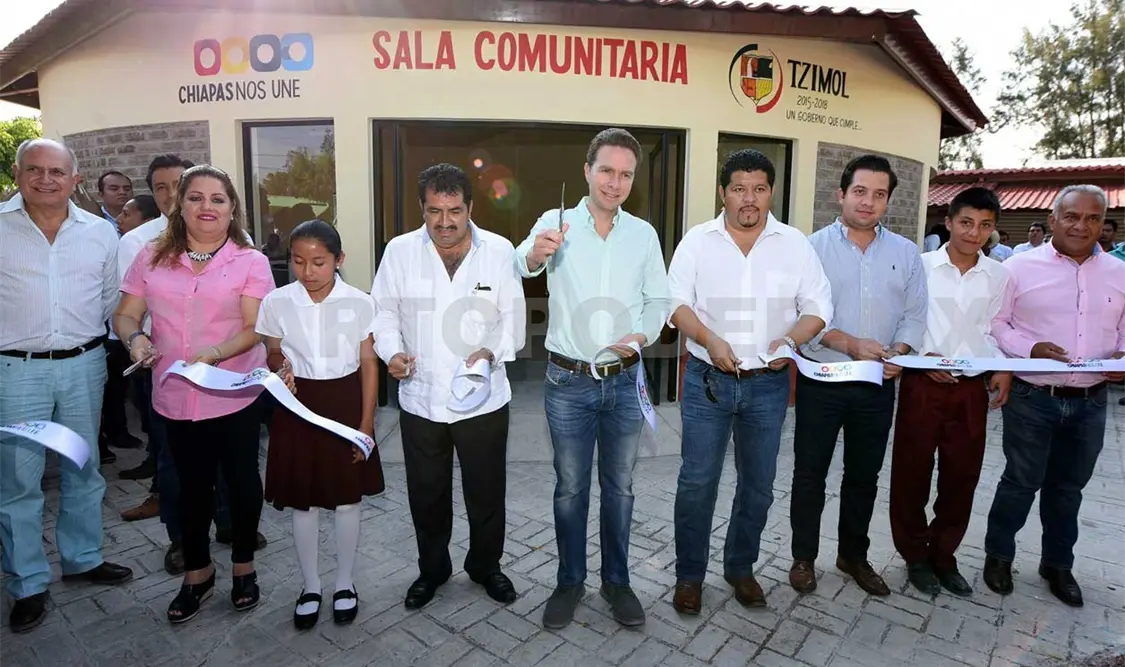 Acerca Velasco acceso a Internet a jóvenes chiapanecos