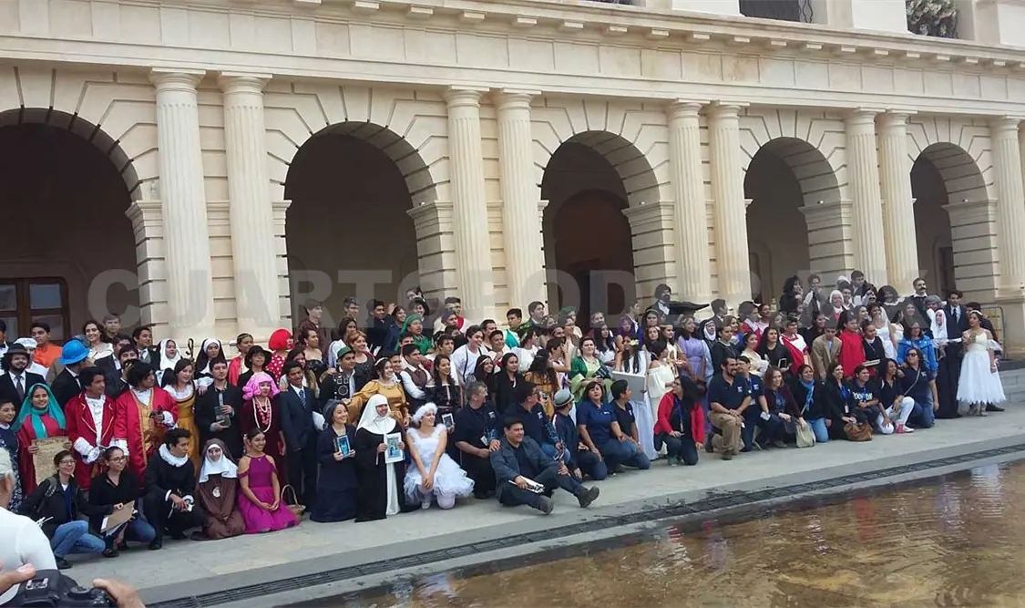 Alumnos de preparatoria realizan performance