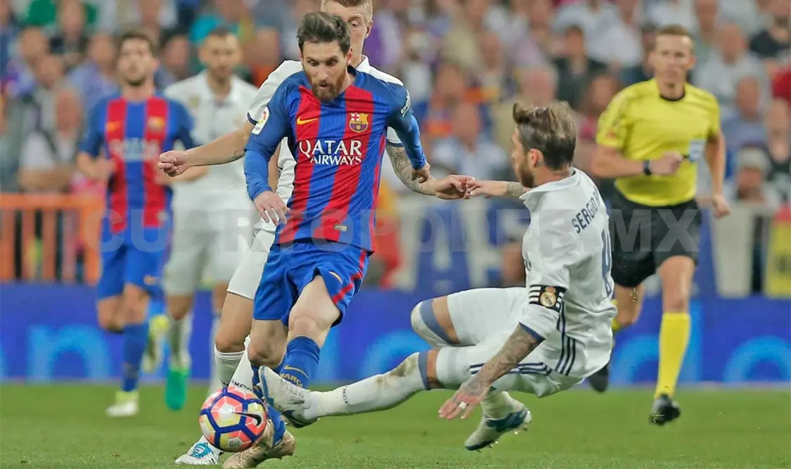Con doblete de Messi, Barça gana al Madrid