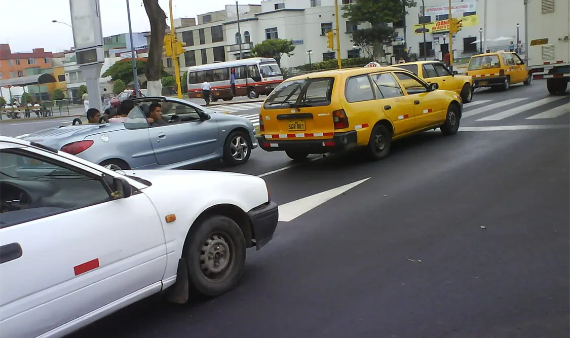 Aduanas lanza nuevas reglas para importar autos usados