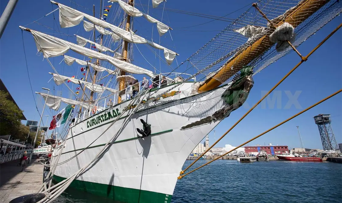Buque escuela Cuauhtémoc llega a Barcelona, España