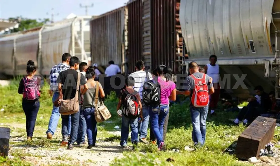 México, con muros contra migrantes