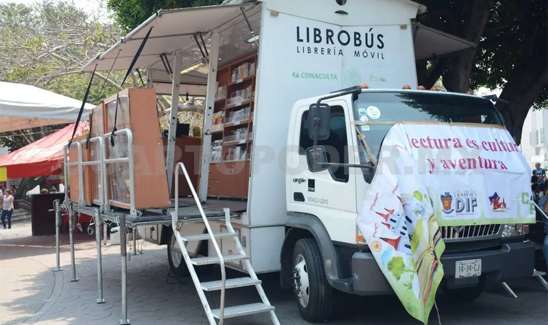 El vehículo se encuentra estacionado frente al Congreso. Darwin Mendoza