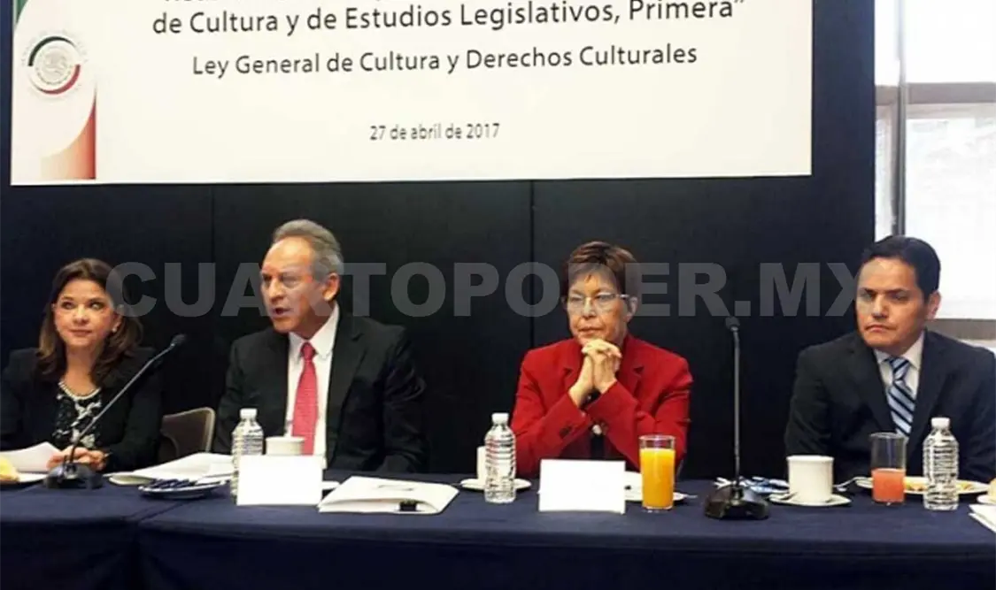 Reunión de comisiones en el Senado para aprobar la primera Ley General de Cultura y Derechos Culturales. Cortesía.