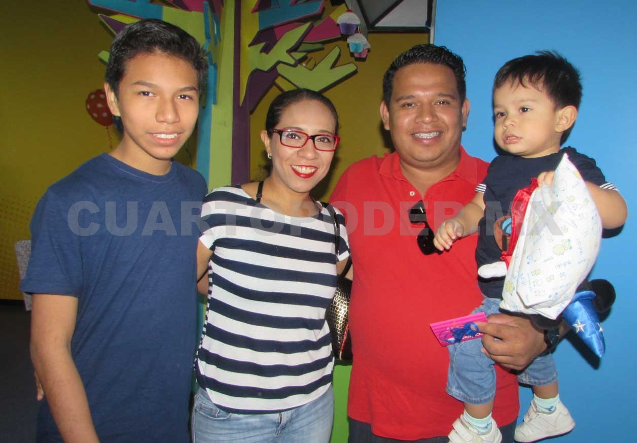 Celebran el primer año de Alejandro
