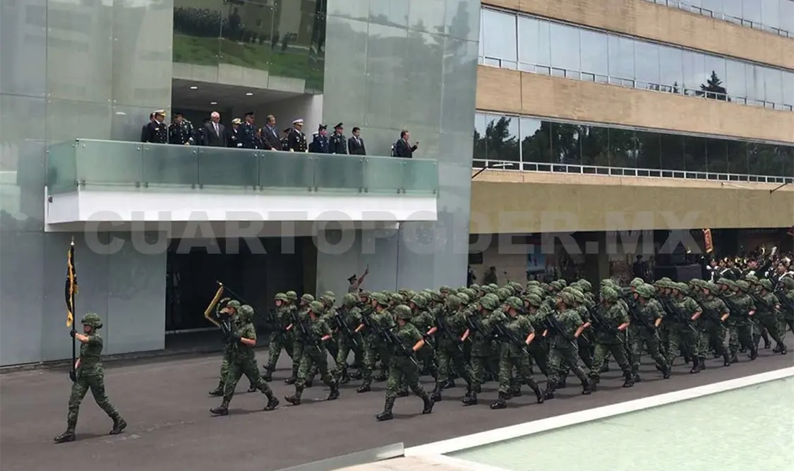 El ministro Raúl Jungmann fue recibido con honores en la sede de la Sedena. Agencias