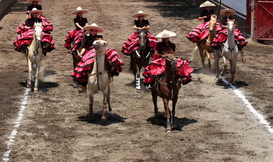 Escaramuzas encarnan personajes considerados símbolos nacionales