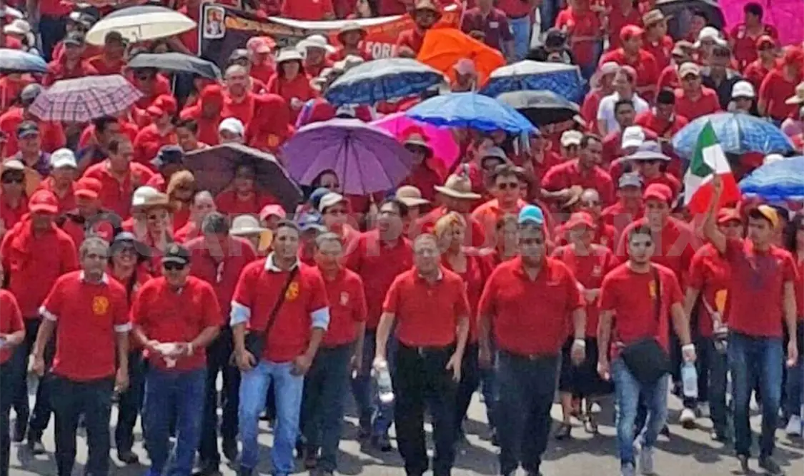 Trabajadores de Salud marchan por la ciudad