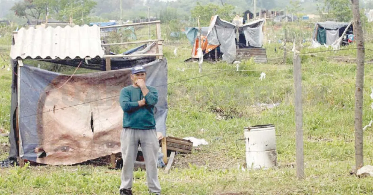 Habitantes se organizan y desalojan a invasores