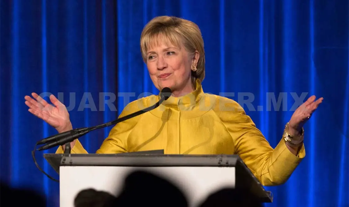 Hillary culpa al FBI y a Rusia