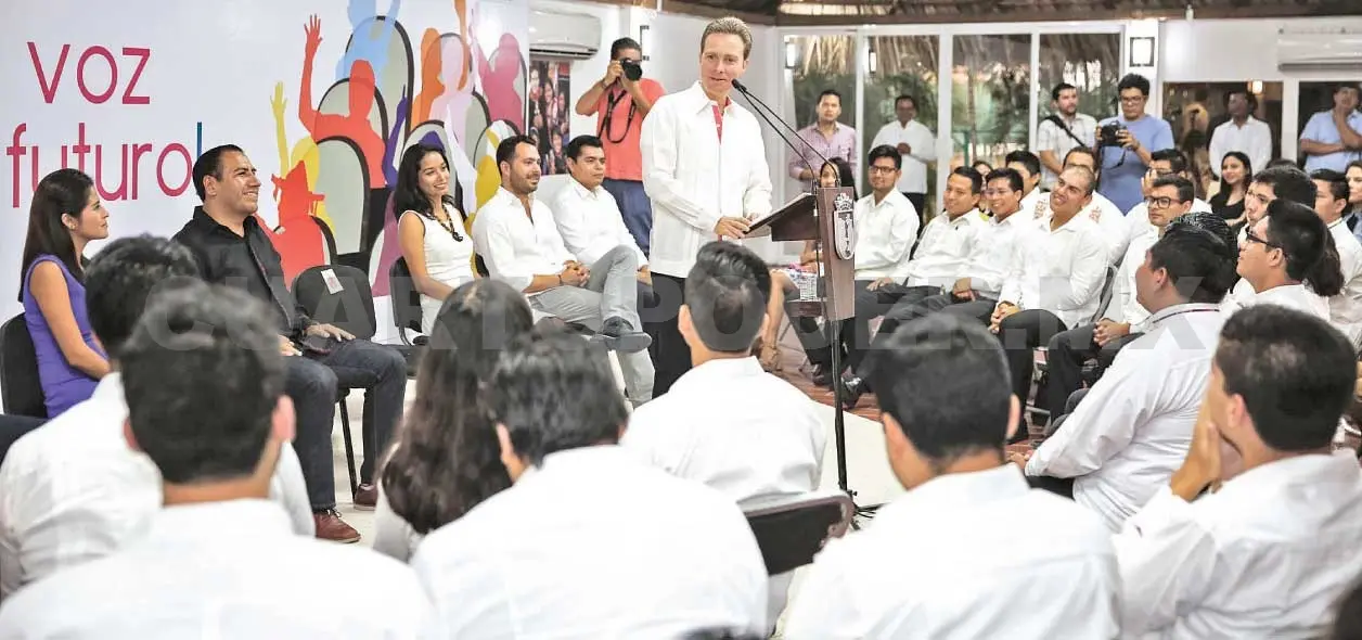 Se reúne Velasco con el Parlamento Juvenil 2017
