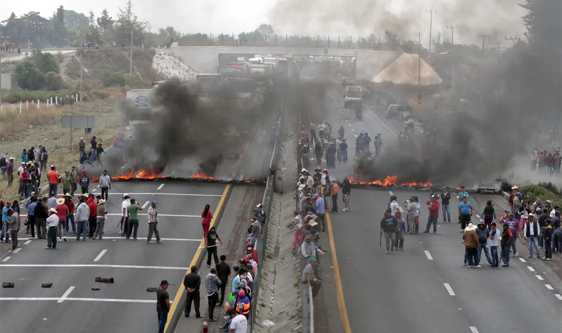 Ejército evita masacre al enfrentarse con ladrones de combustible