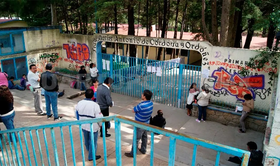 Estudiantes inconformes con nuevos maestros