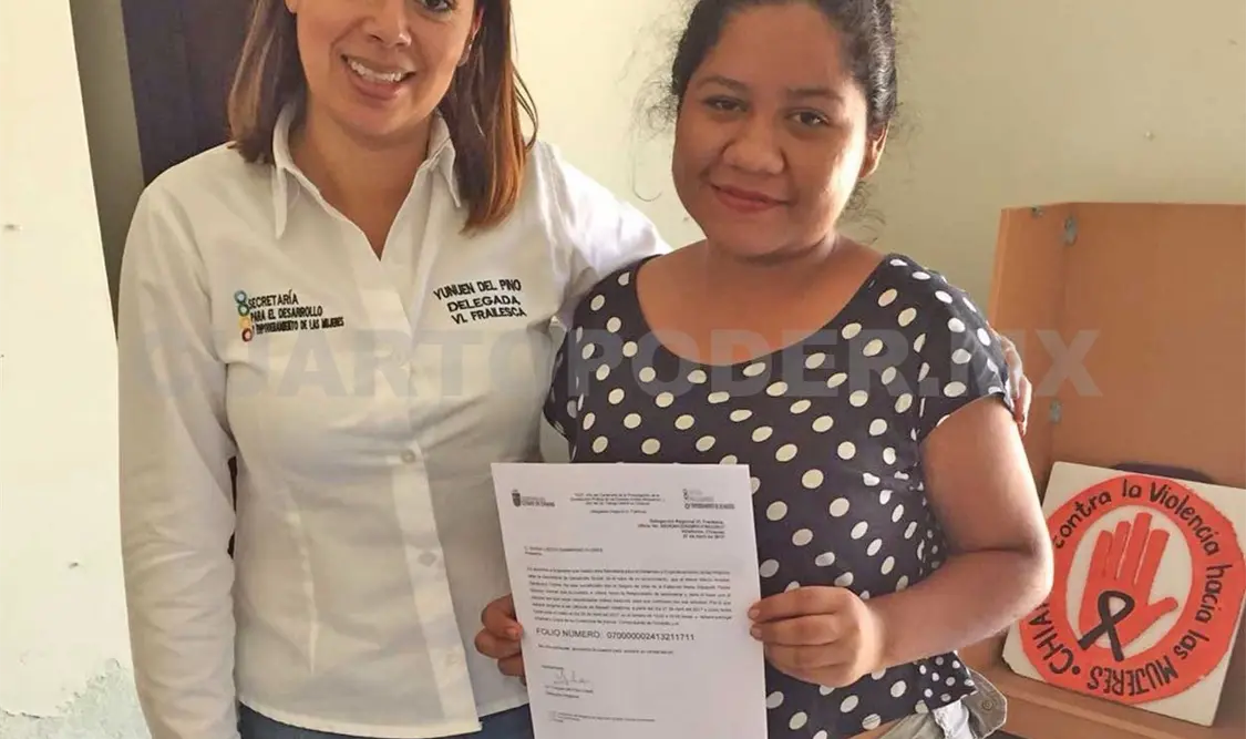 Entregan folios para cobrar Seguro de Jefas de Familia