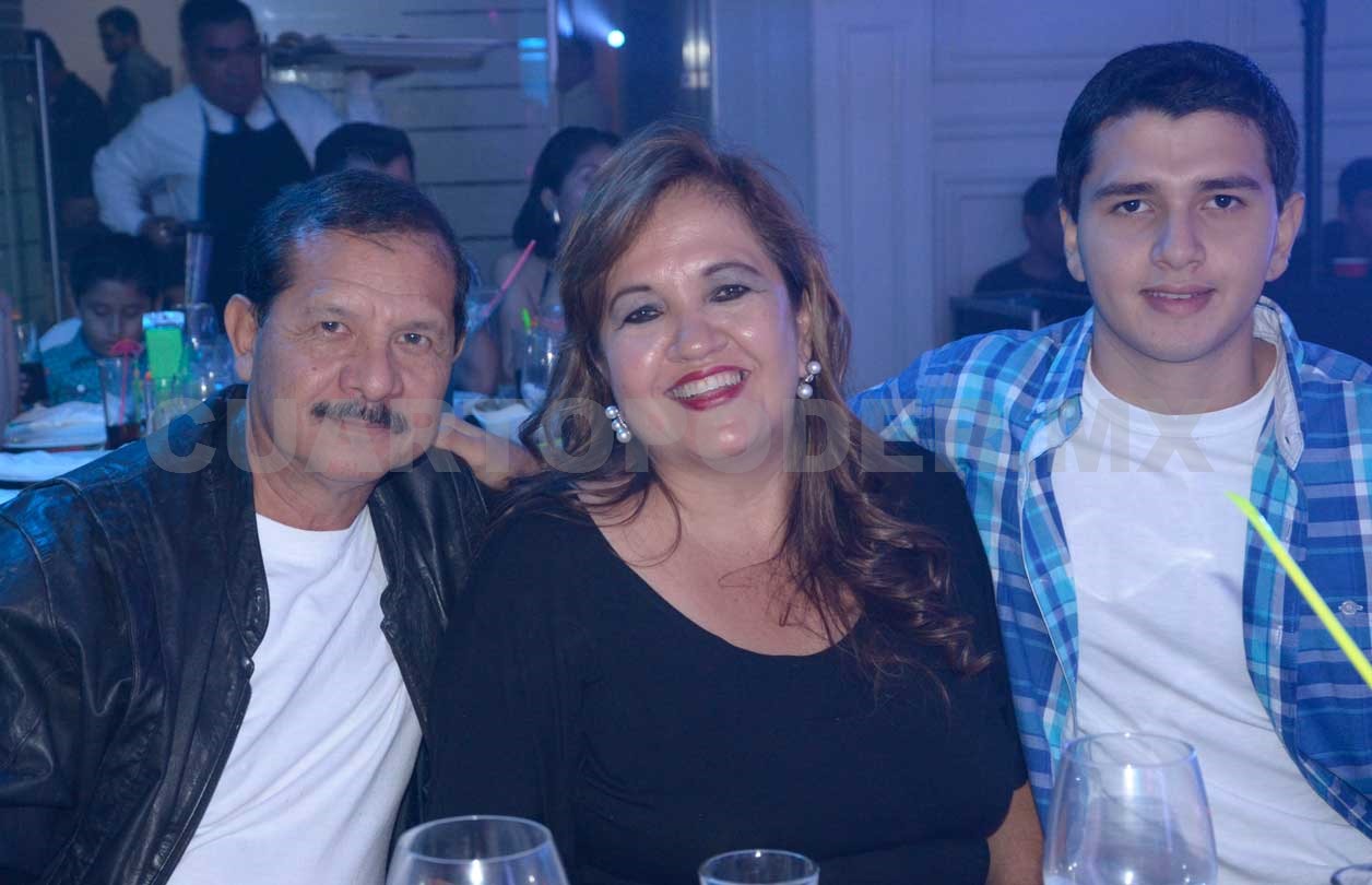 Julia Carmina festejó al estilo ochentero