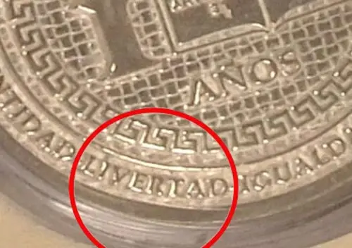 Moneda conmemorativa con falta de ortografía en Congreso zacatecano