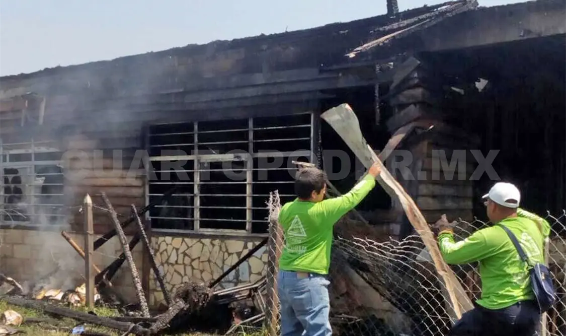 Por descuido, incendio arrasa con vivienda