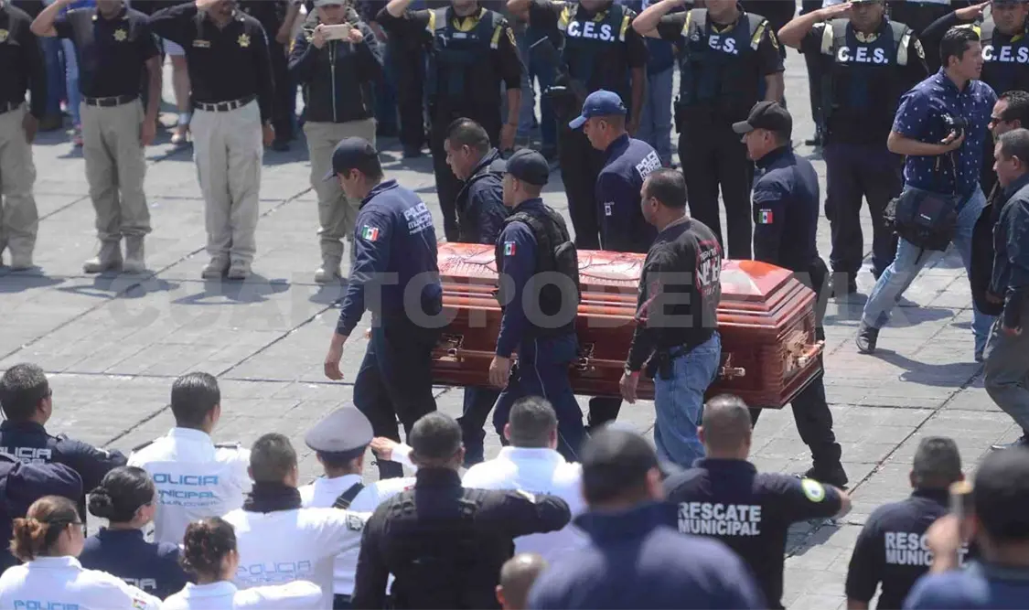 Homenajean a policías asesinados