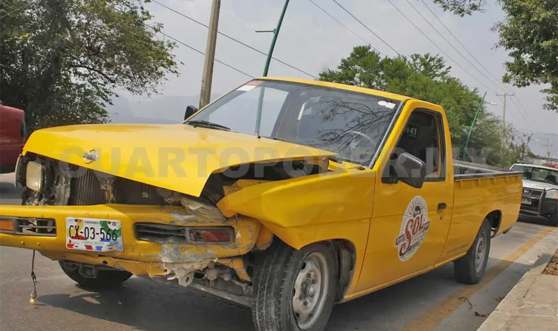 La camioneta de la empresa cervecera, accidentada. Avisaín Alegría / CP
