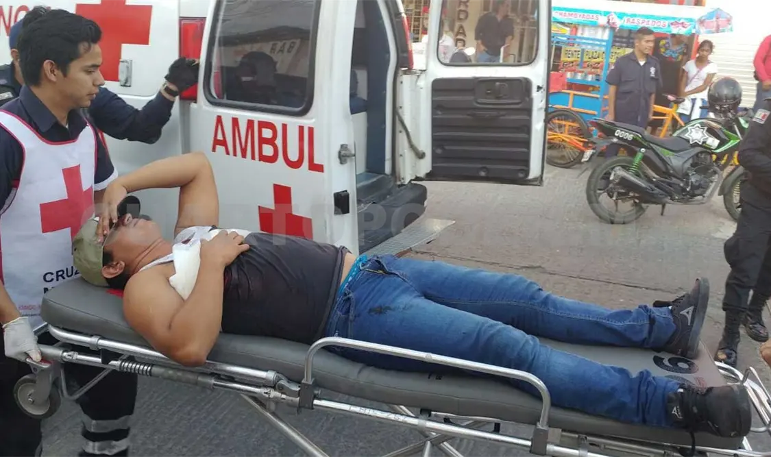 En riña callejera balean a ebrio sujeto