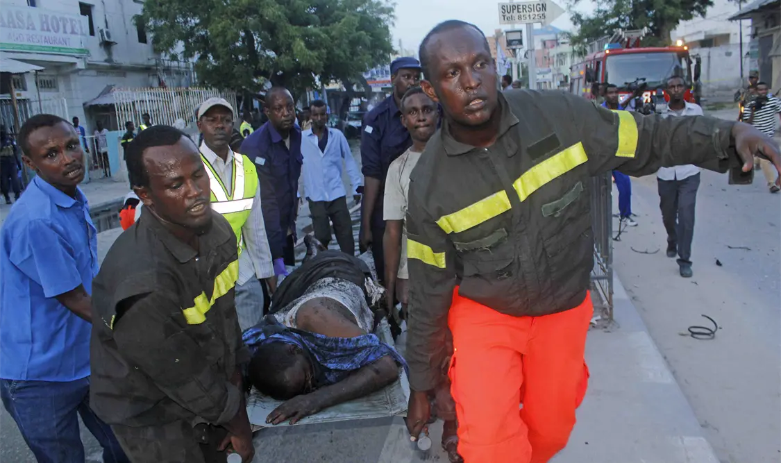 Explota coche bomba cerca de cafetería en Mogadiscio, hay cinco muertos