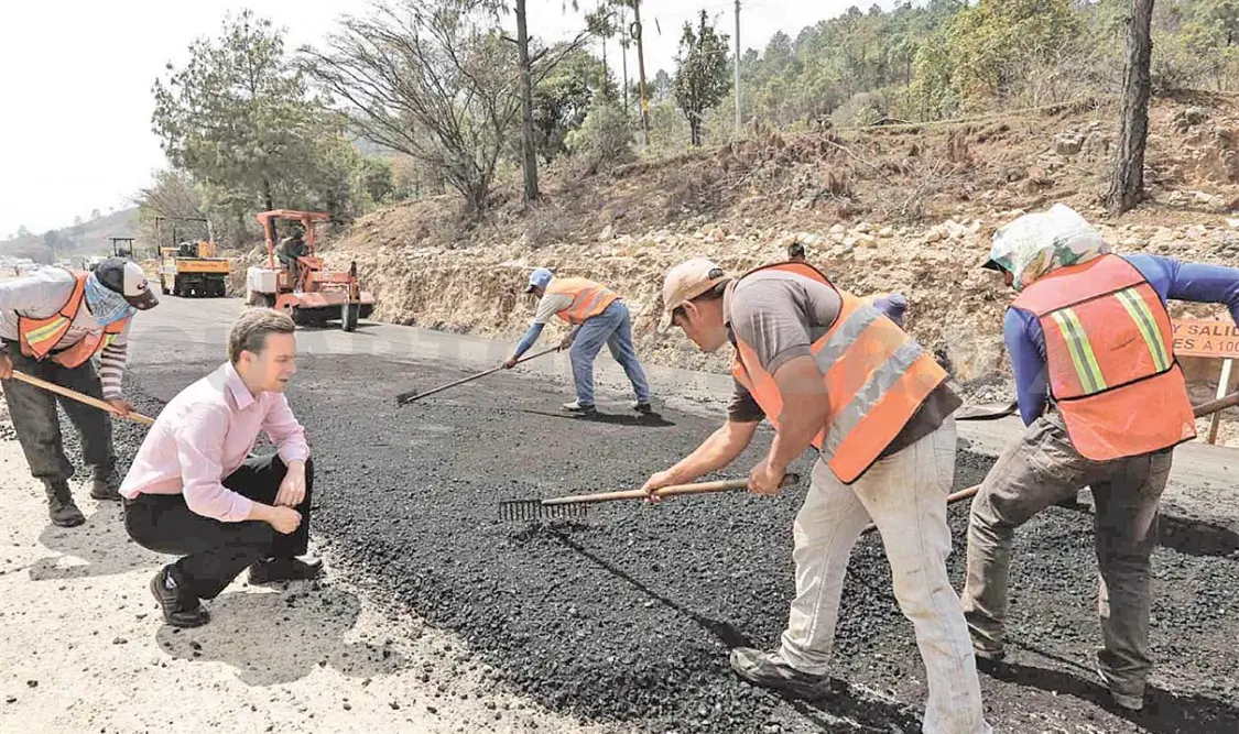 Supervisa Velasco avance a la carretera SCLC-Comitán