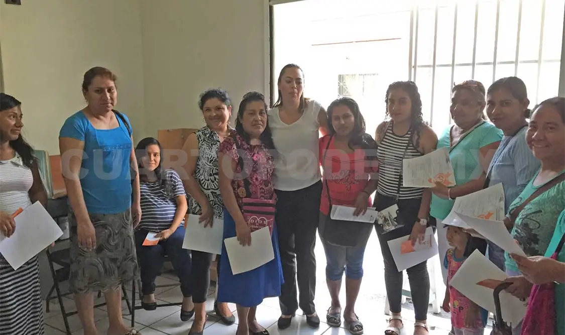 Respaldan programa para jefas de familia