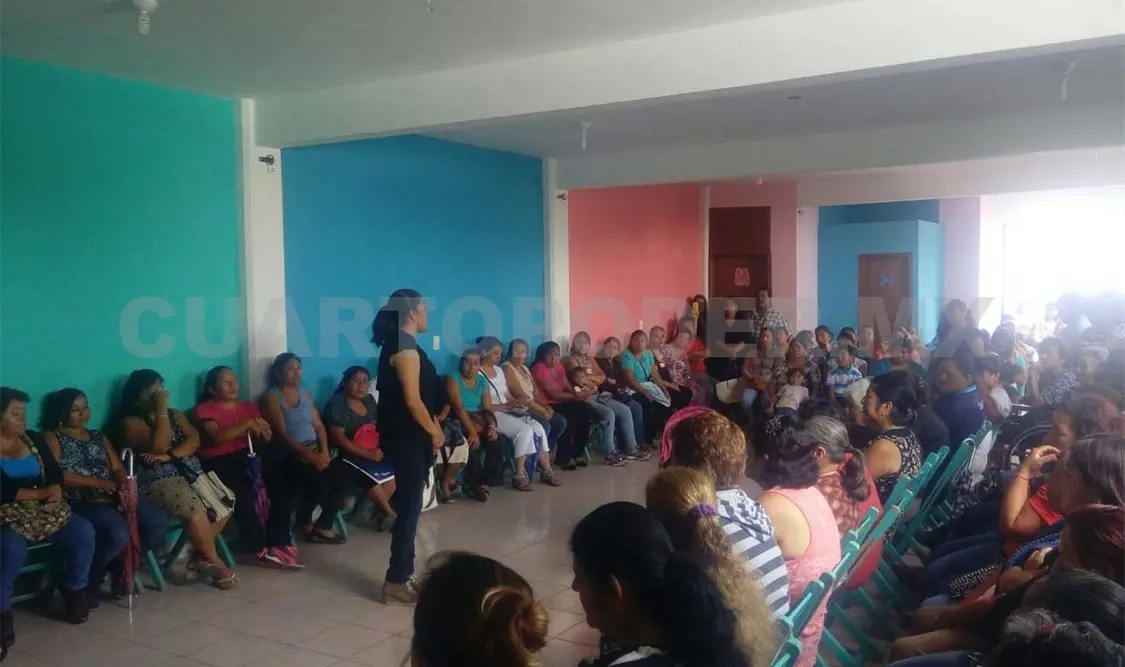 Imparten plática a mujeres comitecas