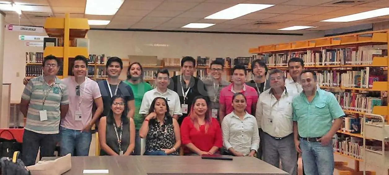 Fotografía del primer taller “Los objetos cotidianos”, en la biblioteca del Congreso del Estado de Chiapas. Cortesía