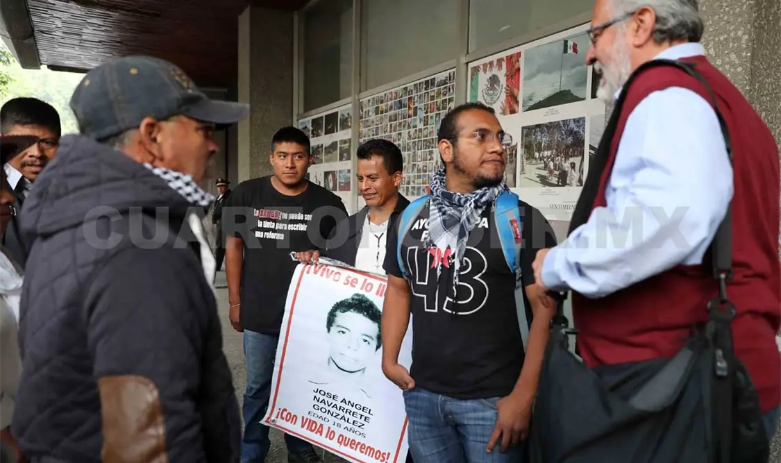 Segob y padres de los 43 reanudan el diálogo