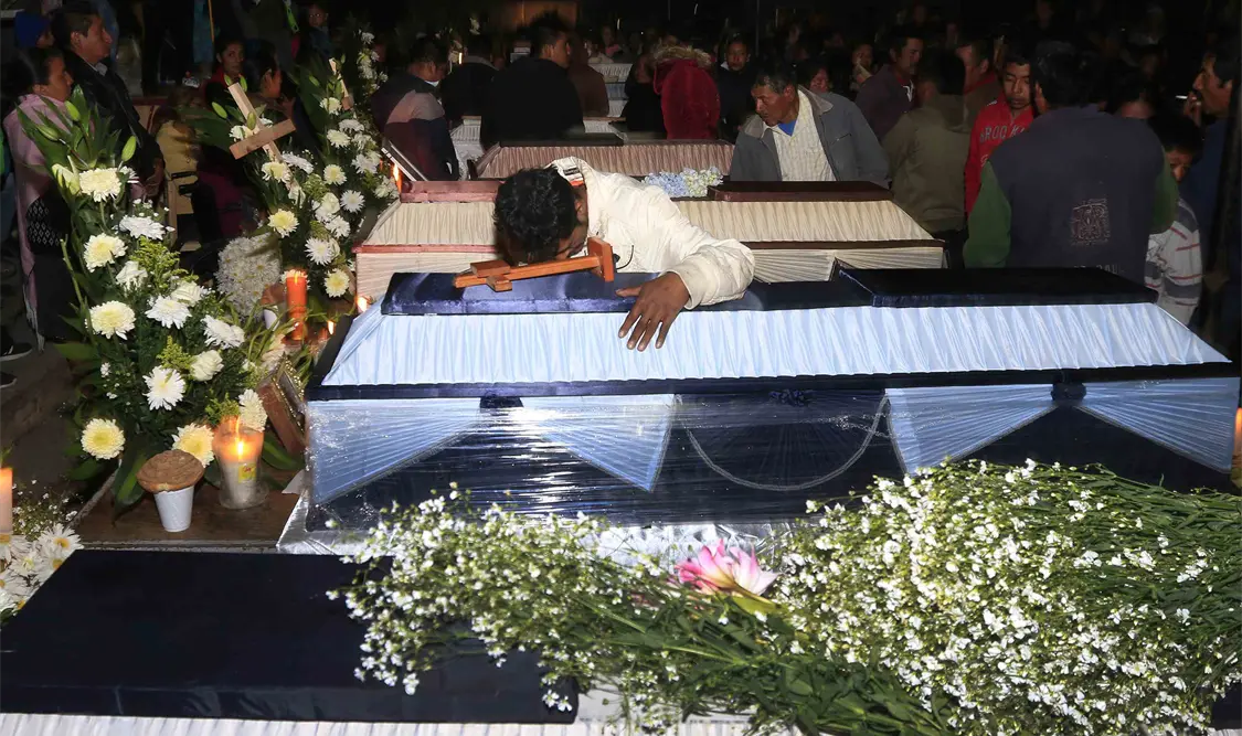 Realizan misa para fallecidos tras explosión por pirotecnia en Puebla
