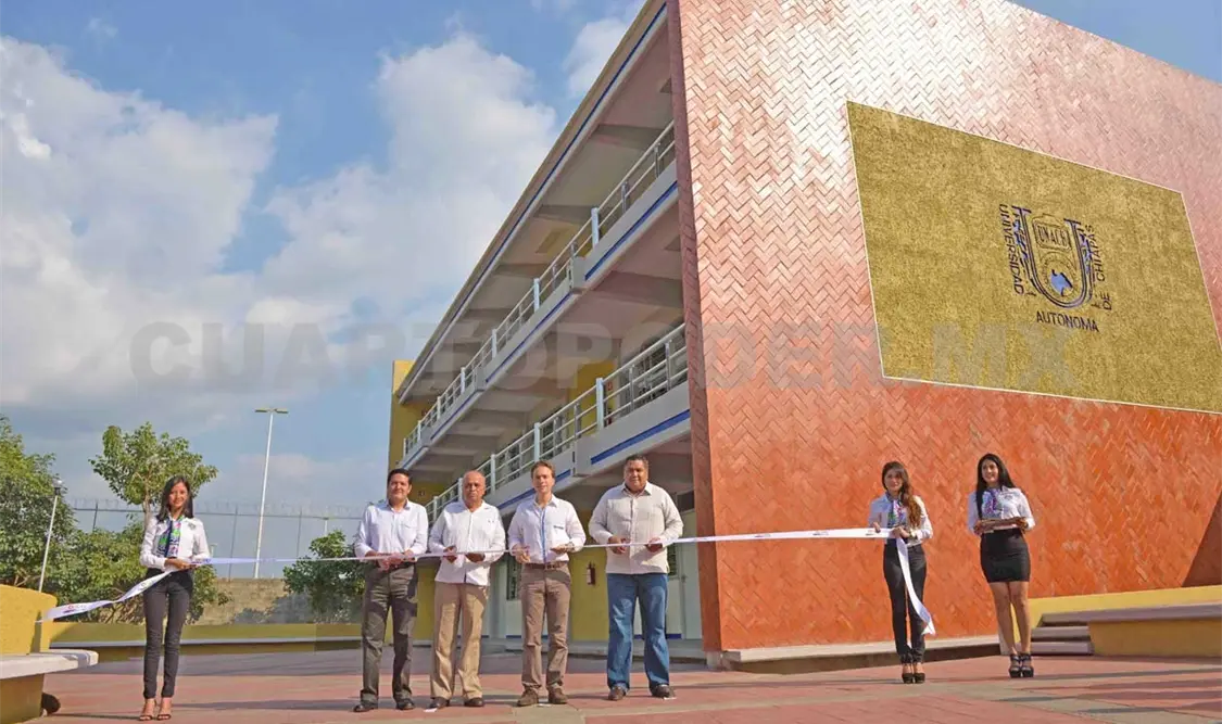 Alumnos beneficiados con nueva infraestructura