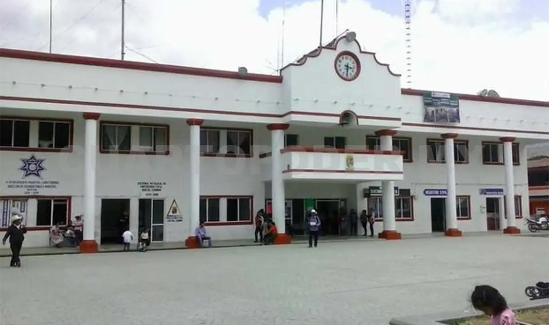Pobladores liberan a juez y a funcionarios