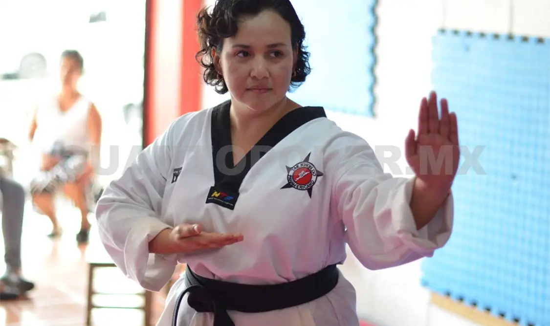 Gabriela, una mamá ejemplar en el Tae Kwon Do