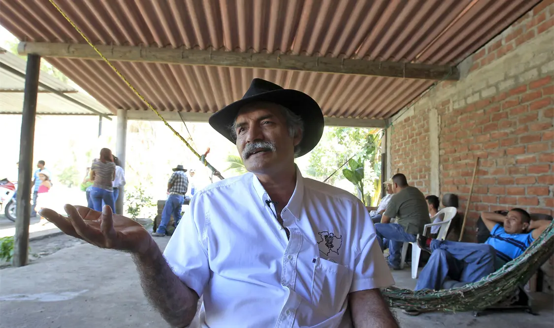 Juez autoriza a Mireles seguir proceso en libertad