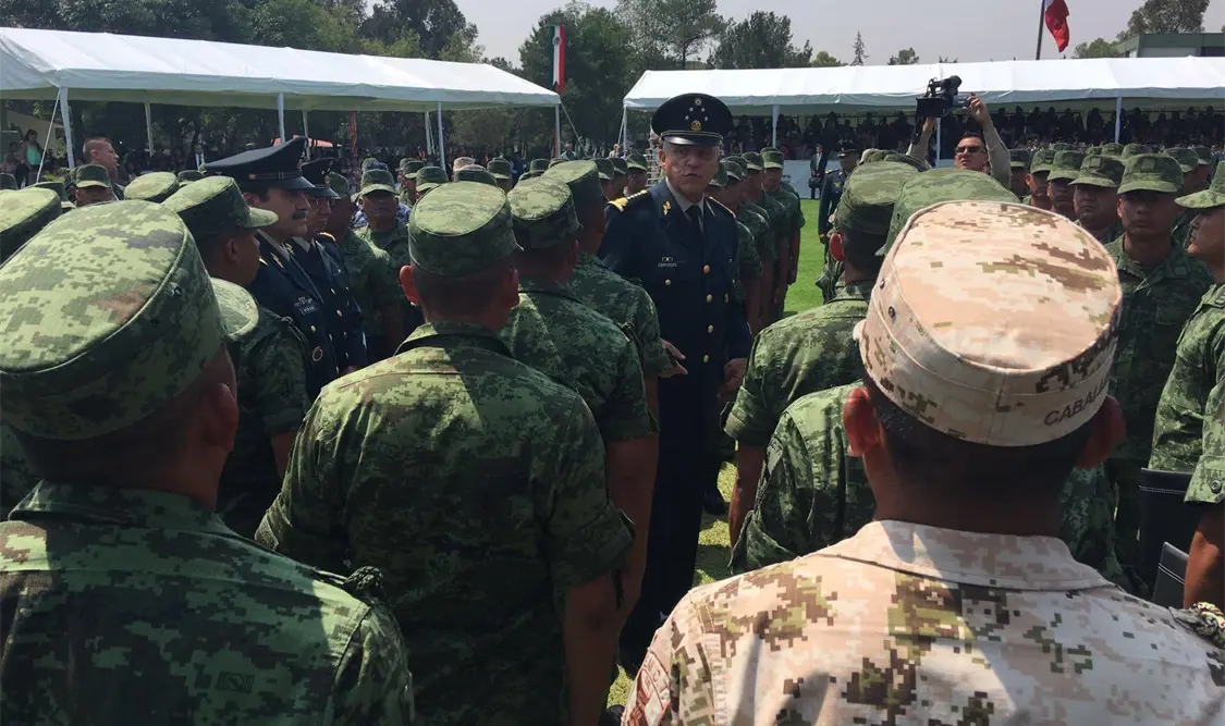 Agradece Cienfuegos a familia de militares apoyo incondicional