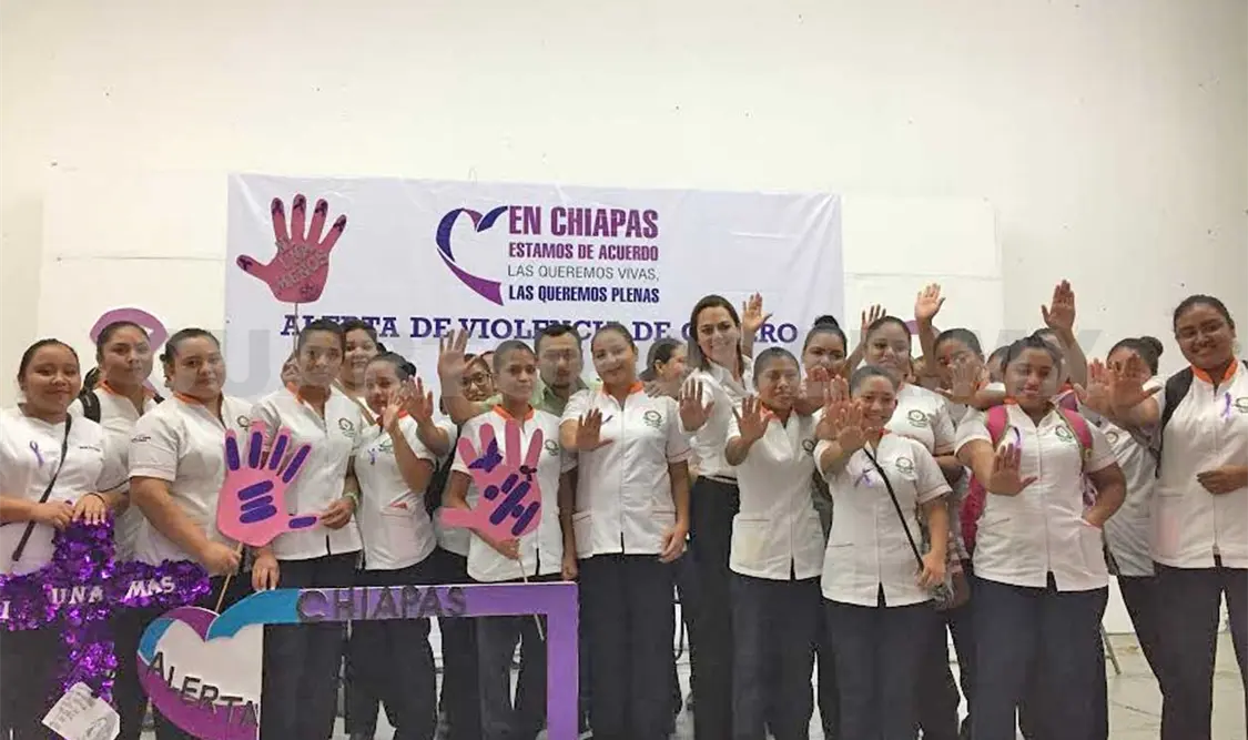 Desarrollan plática dirigida a las mujeres