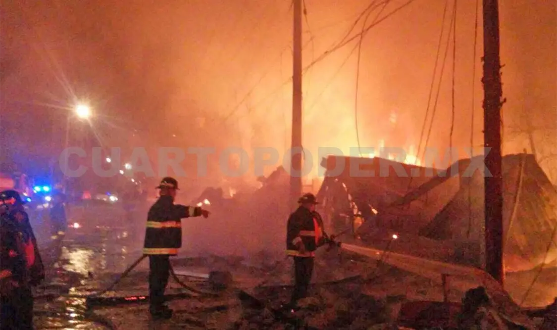 Se incendian 25 locales en Central de Abasto