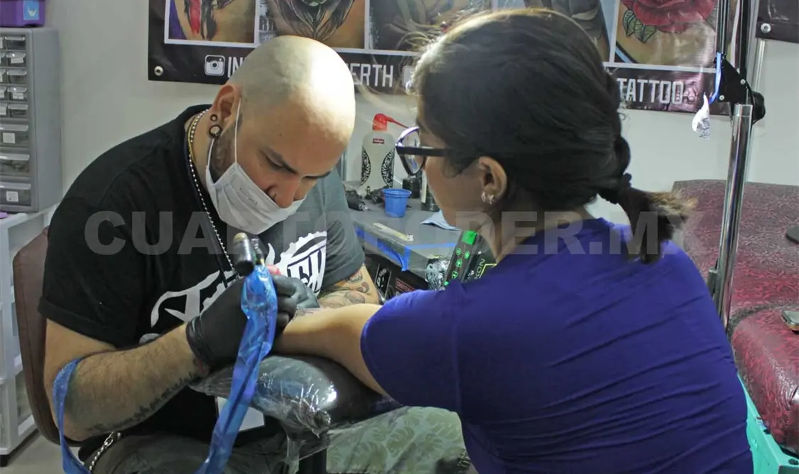 Actualmente el realizarse un tatuaje es muy común dentro de los jóvenes de 17 a 29 años. Andrea Tavera / CP