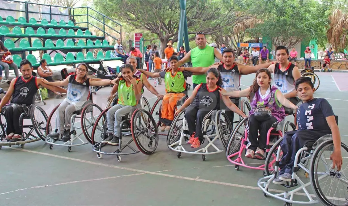 Hicieron entrega de ocho sillas de ruedas que fueron donadas por gobierno del estado.