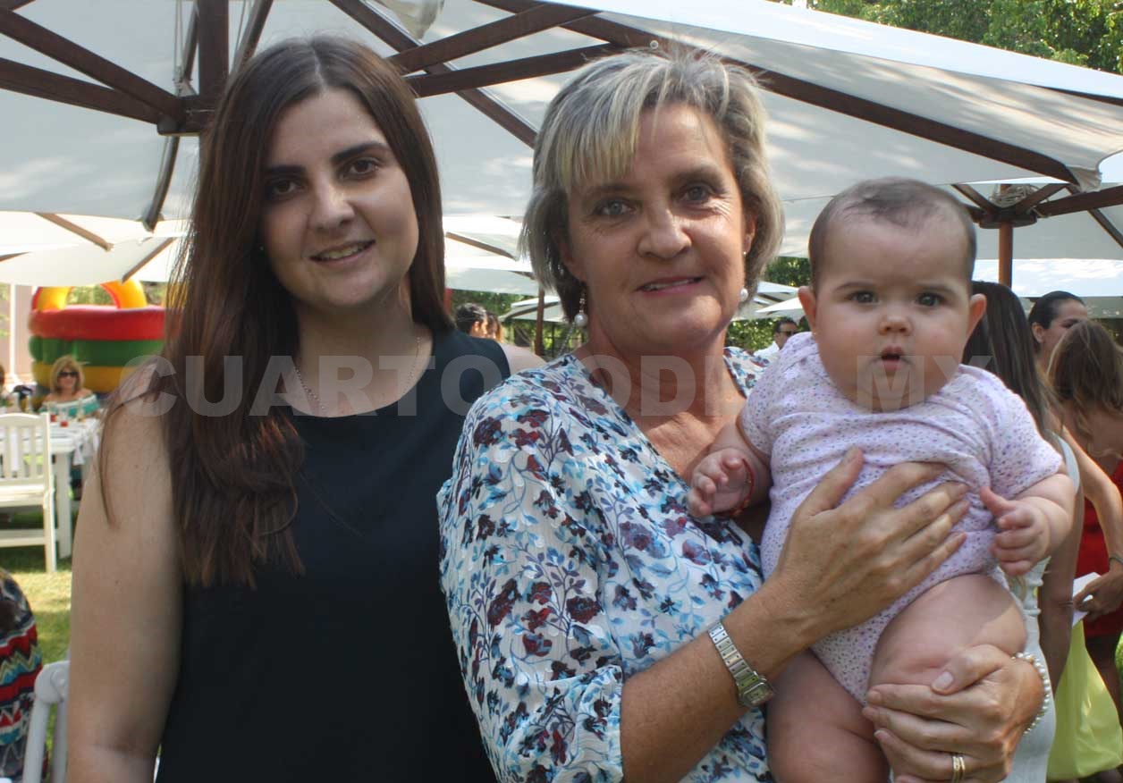 Alessandra recibió el bautismo
