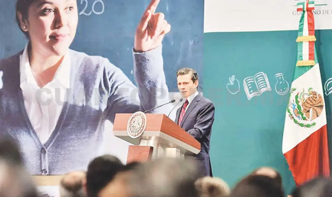 Conmemora EPN el Día del Maestro en México