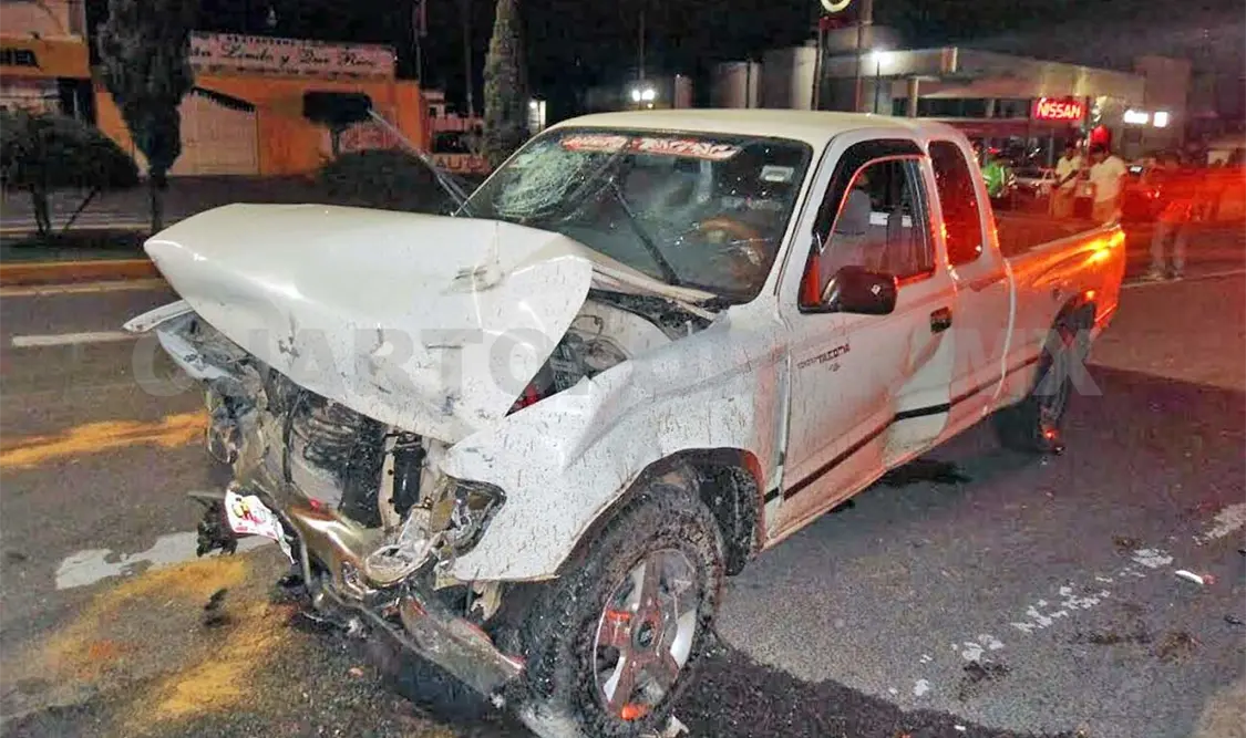 Fuerte accidente deja dos heridos