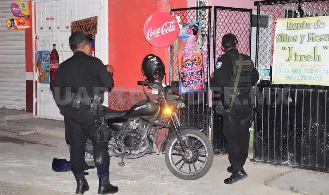Aseguran a dos con moto robada