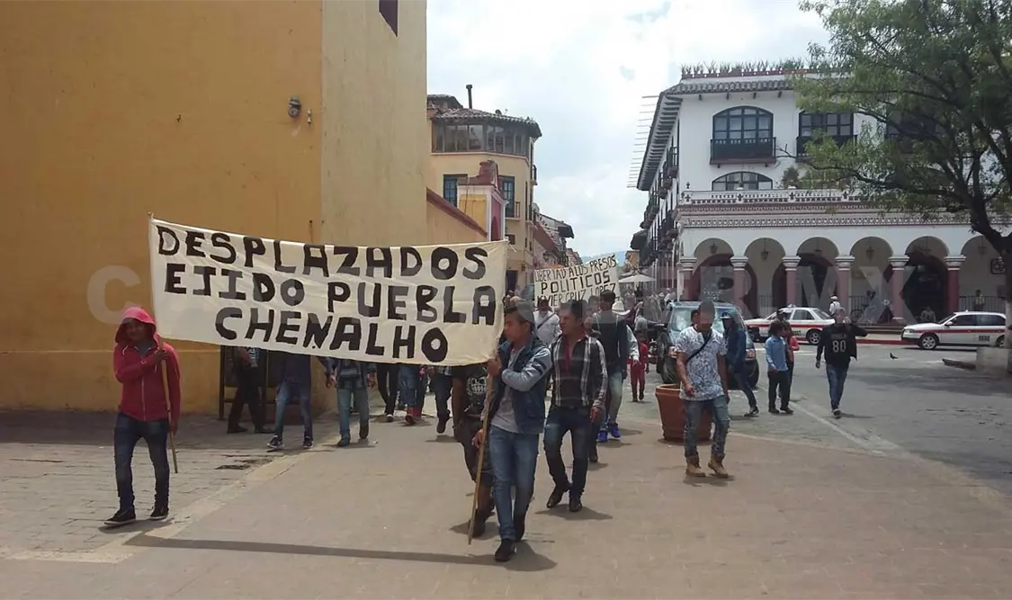 Marchan tsotsiles por inconformidad