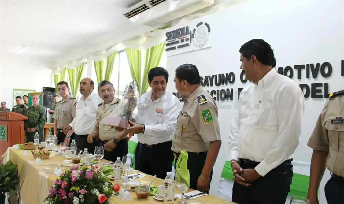 Ejército reconoce labor de maestros