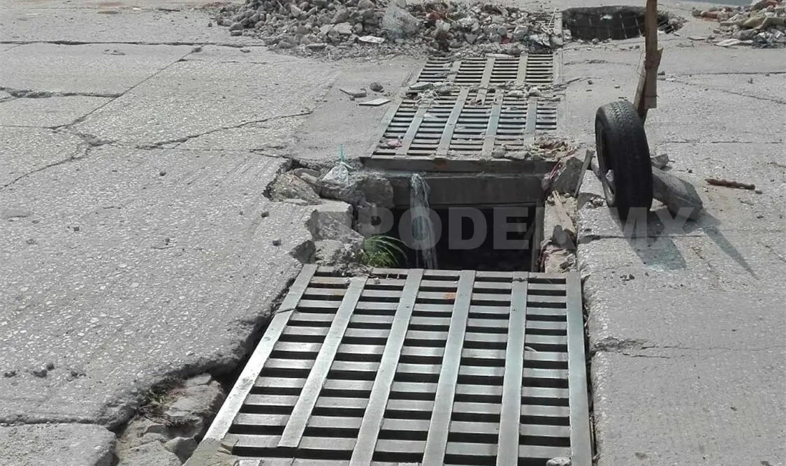 Falta de alcantarilla pone en riesgo a vehículos
